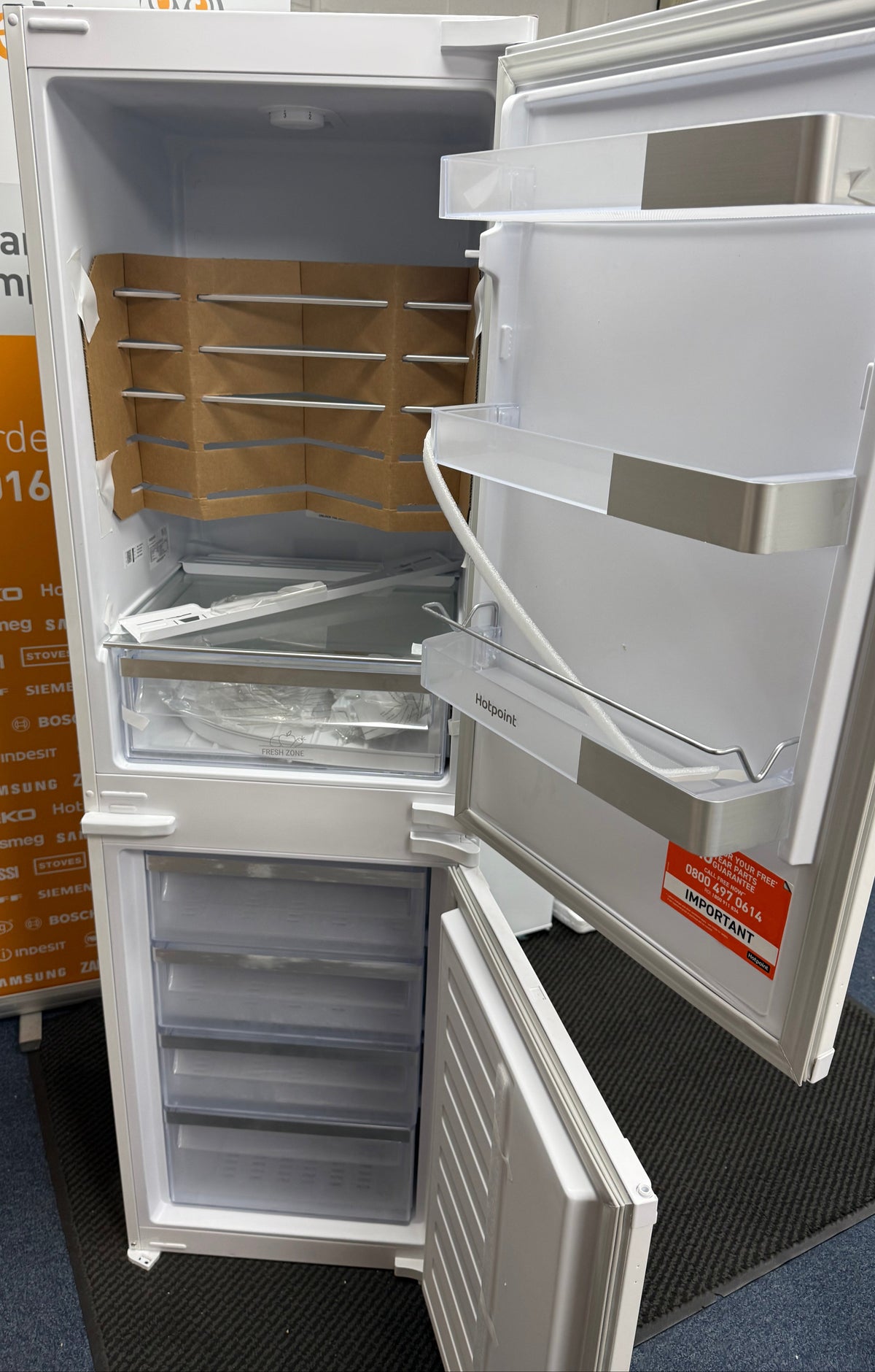 Hotpoint HPKH 1262B4UK (57) 54cm 50/50 Integrated Built-in Fridge Freezer in White - E Rated - (Ex Display) - HW182757