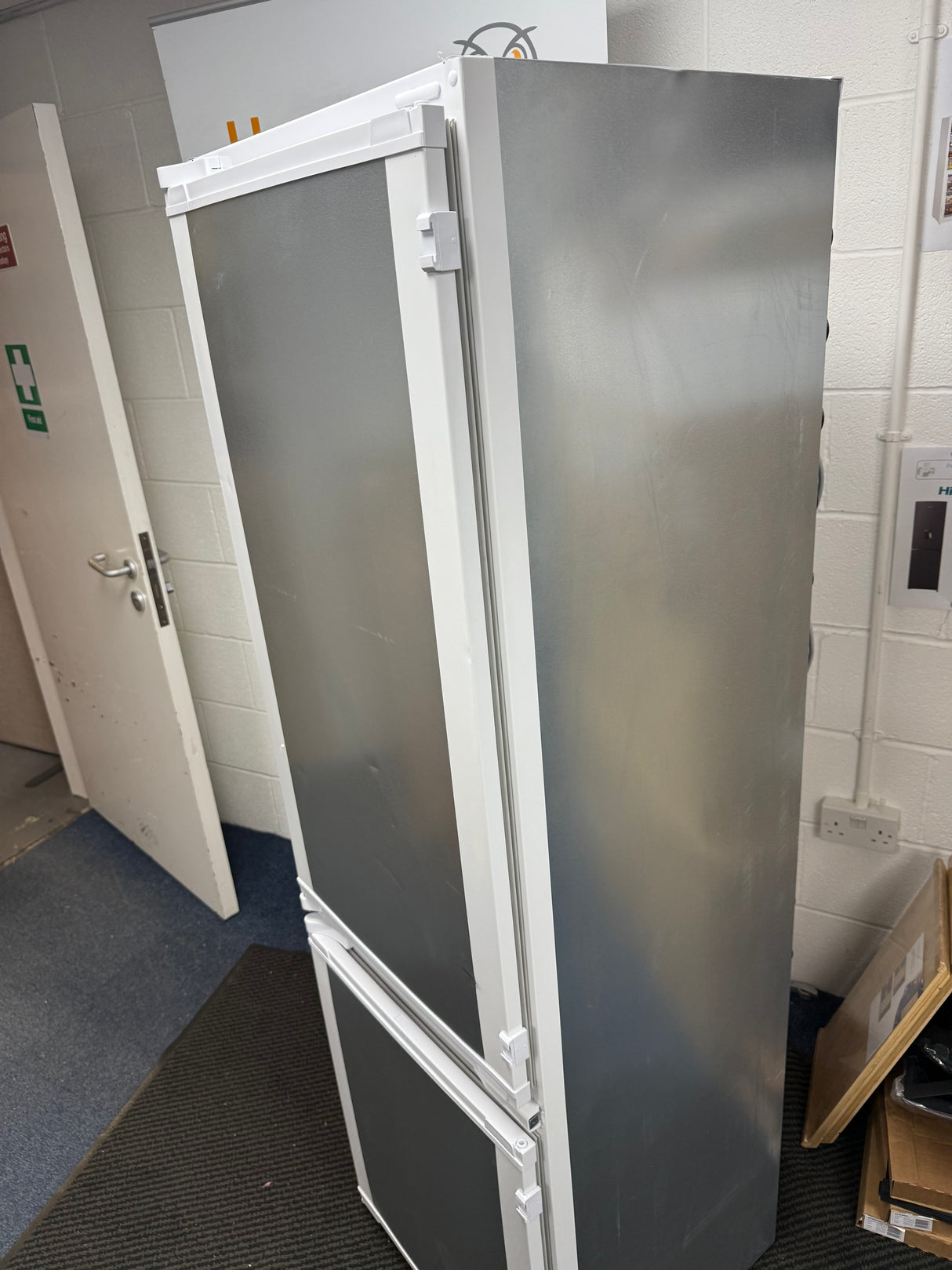 Beko BCFD473 (22) 70/30 Frost Free Integrated Fridge Freezer with Sliding Hinge - E Rated - (Ex Display) - HW182322