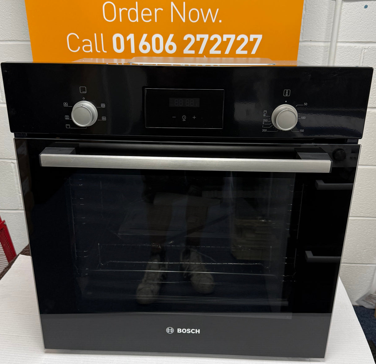 Bosch Series 2 HHF113BA0B (86) Built-In Electric Single Oven in Black with 13 Amp Plug - A Rated - (Ex Display) - HW182386