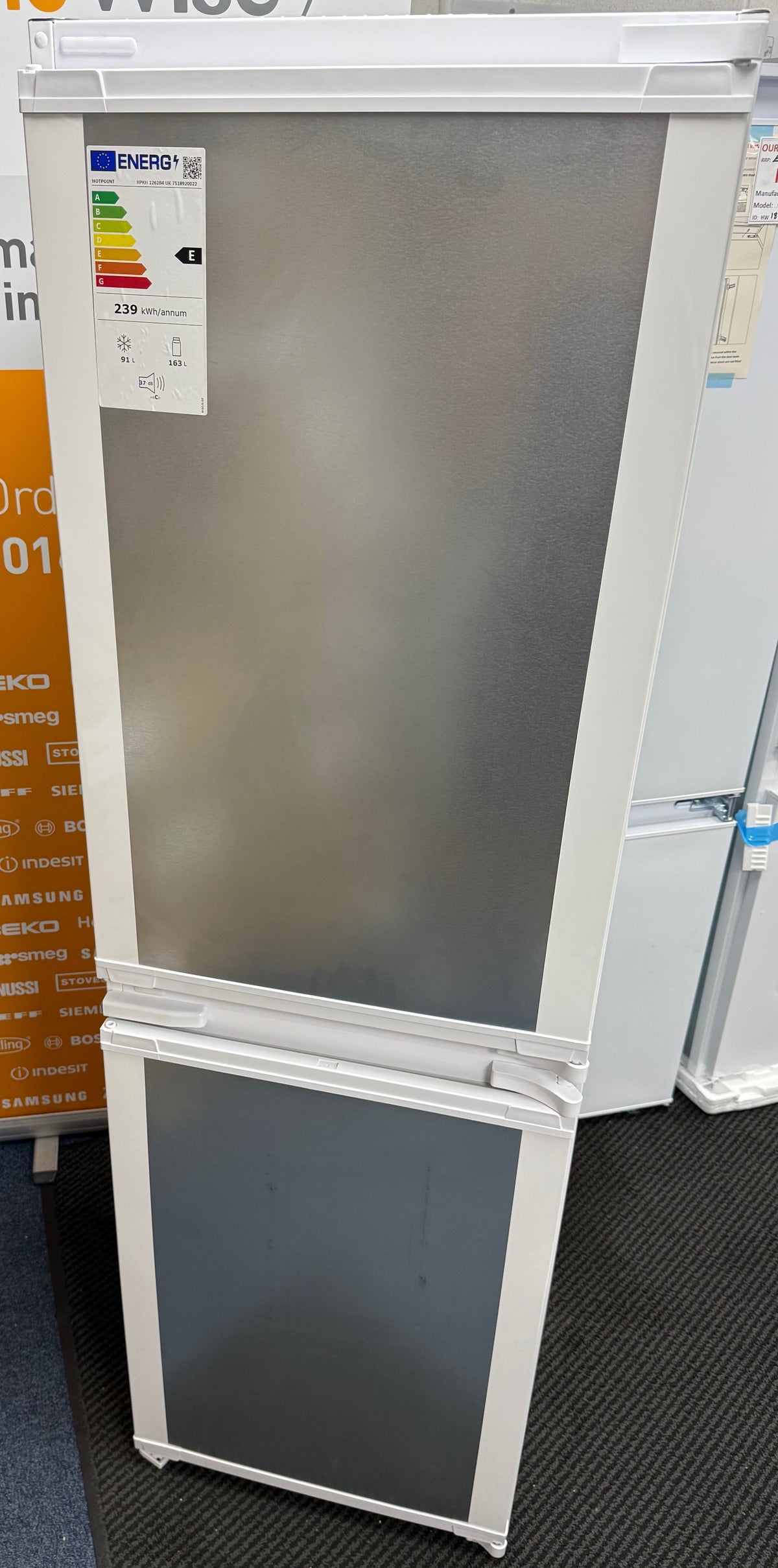 Hotpoint HPKH 1262B4UK (57) 54cm 50/50 Integrated Built-in Fridge Freezer in White - E Rated - (Ex Display) - HW182757
