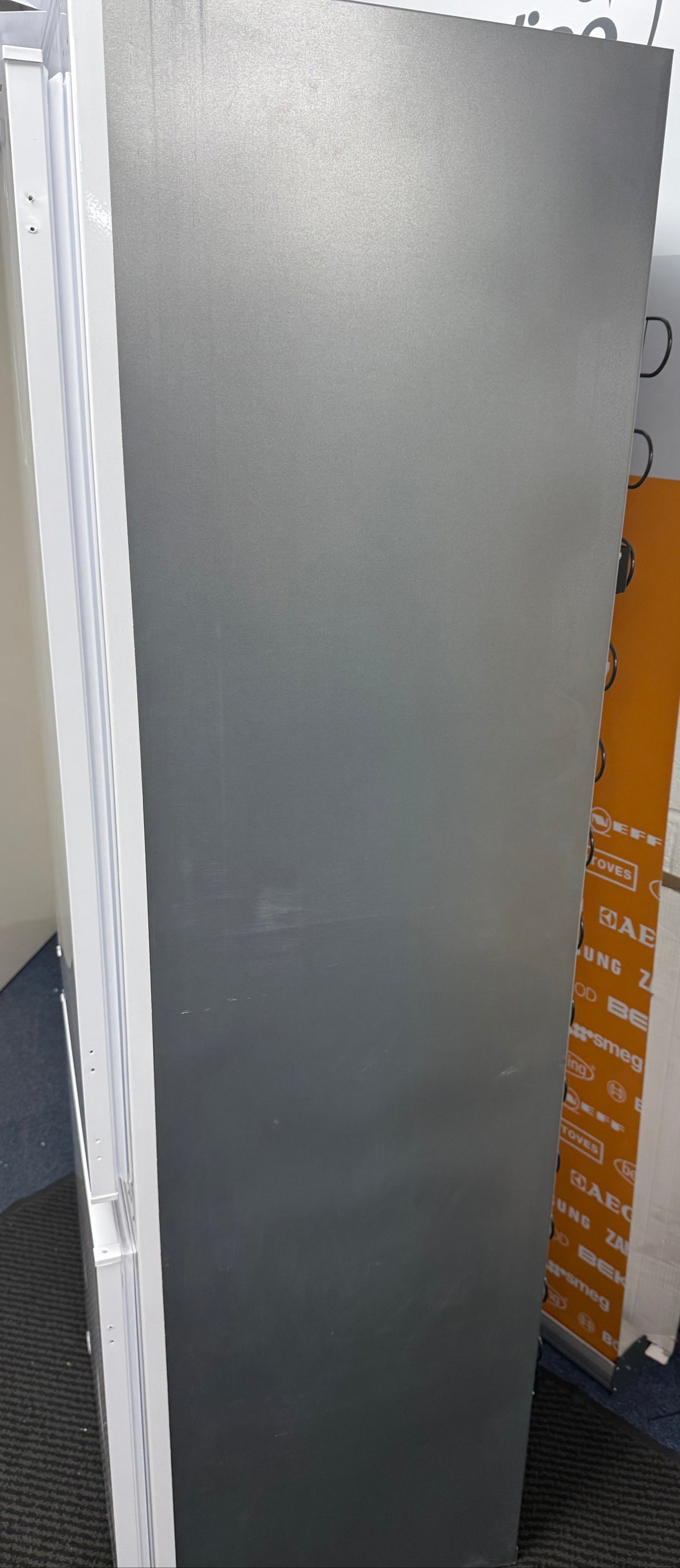 Hotpoint HTC18 T112 UK 70/30 (76) No Frost Integrated Fridge Freezer with Sliding Hinge - E Rated - (Graded Blemished) - HW181976