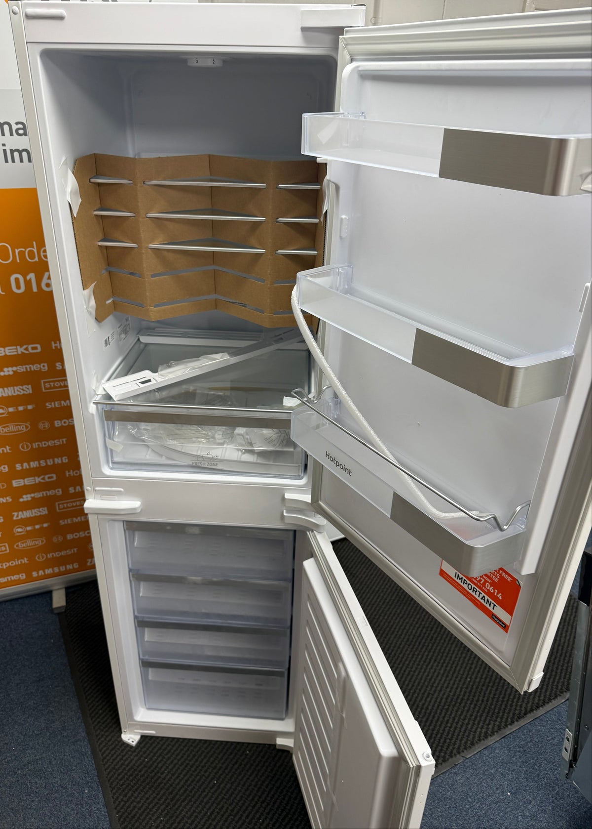 Hotpoint HPKH 1262B4UK (57) 54cm 50/50 Integrated Built-in Fridge Freezer in White - E Rated - (Ex Display) - HW182757