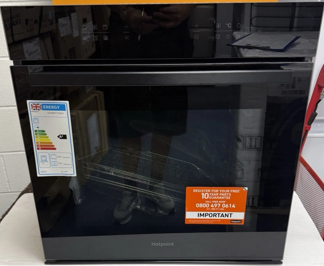 Hotpoint Class 6 HOI68PPT2SBUK (46) Built-In Single Oven with Pyrolytic Cleaning and AirFry Function in Black - A+ Rated - (Ex Display) - HW182746