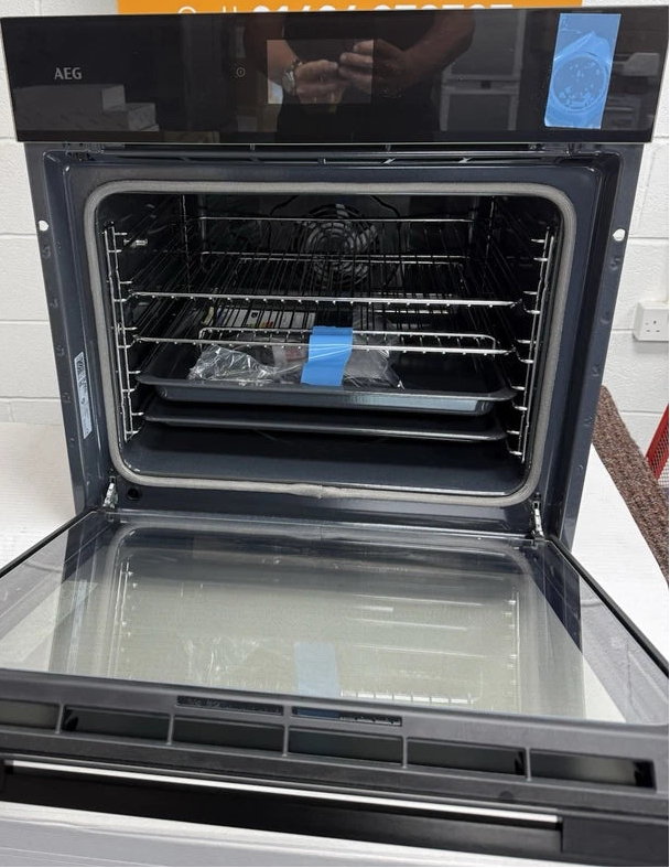 AEG NBR7P731SB (32) 7000 MealAssist Built in Single Oven with SteamCrisp and Pyrolytic Self Cleaning - A++ Rated - (Ex Display) - HW182632