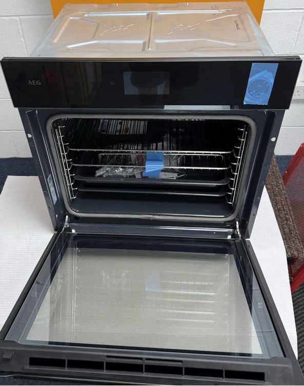 AEG NBR7P731SB (32) 7000 MealAssist Built in Single Oven with SteamCrisp and Pyrolytic Self Cleaning - A++ Rated - (Ex Display) - HW182632