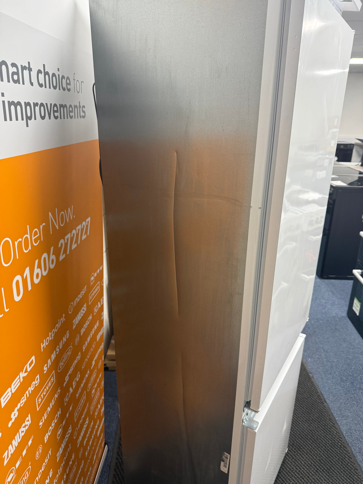 Hotpoint HTC18 T112 UK 70/30 (76) No Frost Integrated Fridge Freezer with Sliding Hinge - E Rated - (Graded Blemished) - HW181976