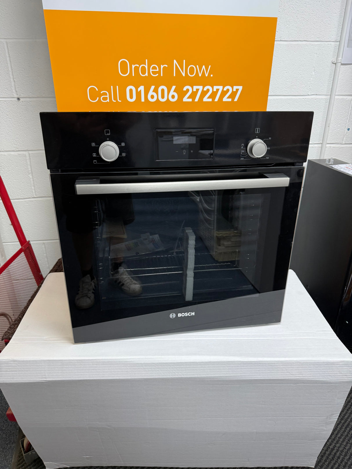 Bosch Series 2 HHF113BA0B (04) Built-In Electric Single Oven in Black with 13 Amp Plug - A Rated - (Ex Display) - HW182504