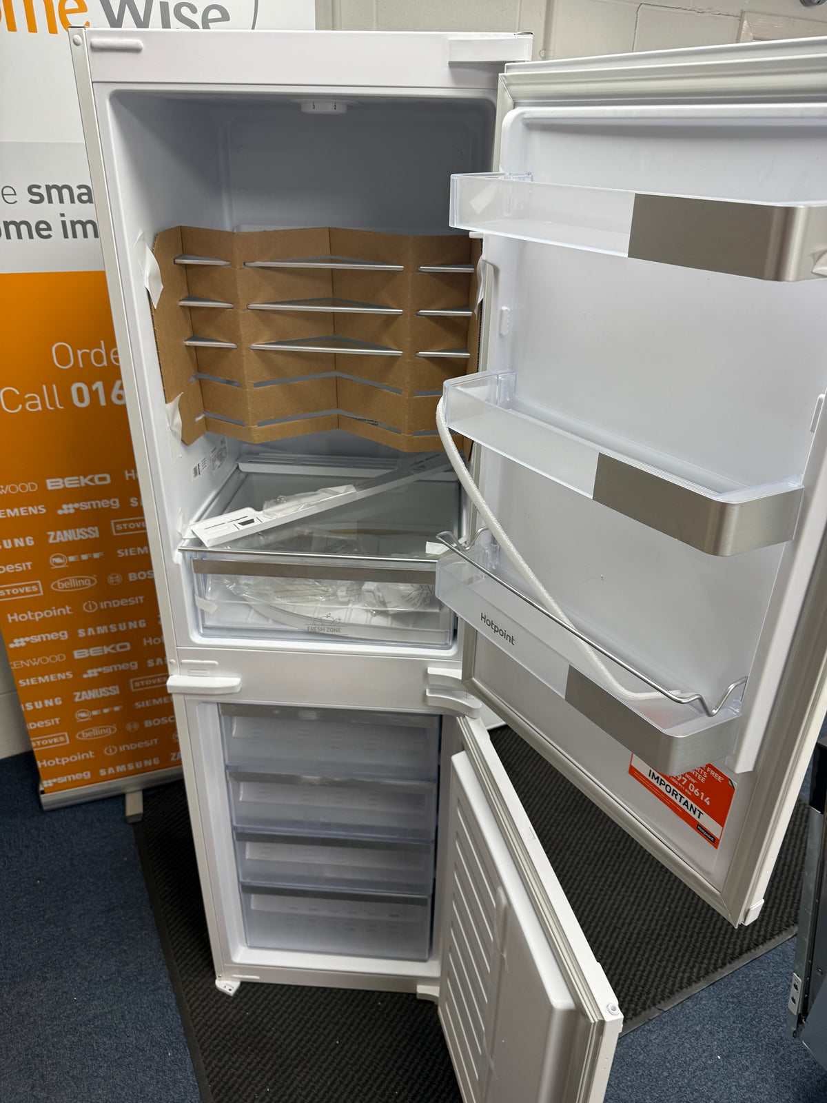 Hotpoint HPKH 1262B4UK (57) 54cm 50/50 Integrated Built-in Fridge Freezer in White - E Rated - (Ex Display) - HW182757