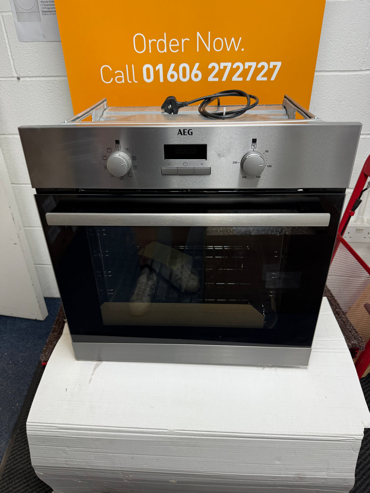 AEG BSX23101XM (36) 6000 Series SurroundCook Electric Single Oven - Stainless Steel - A Rated - 13 Amp Plug - (Blemished) - HW182336