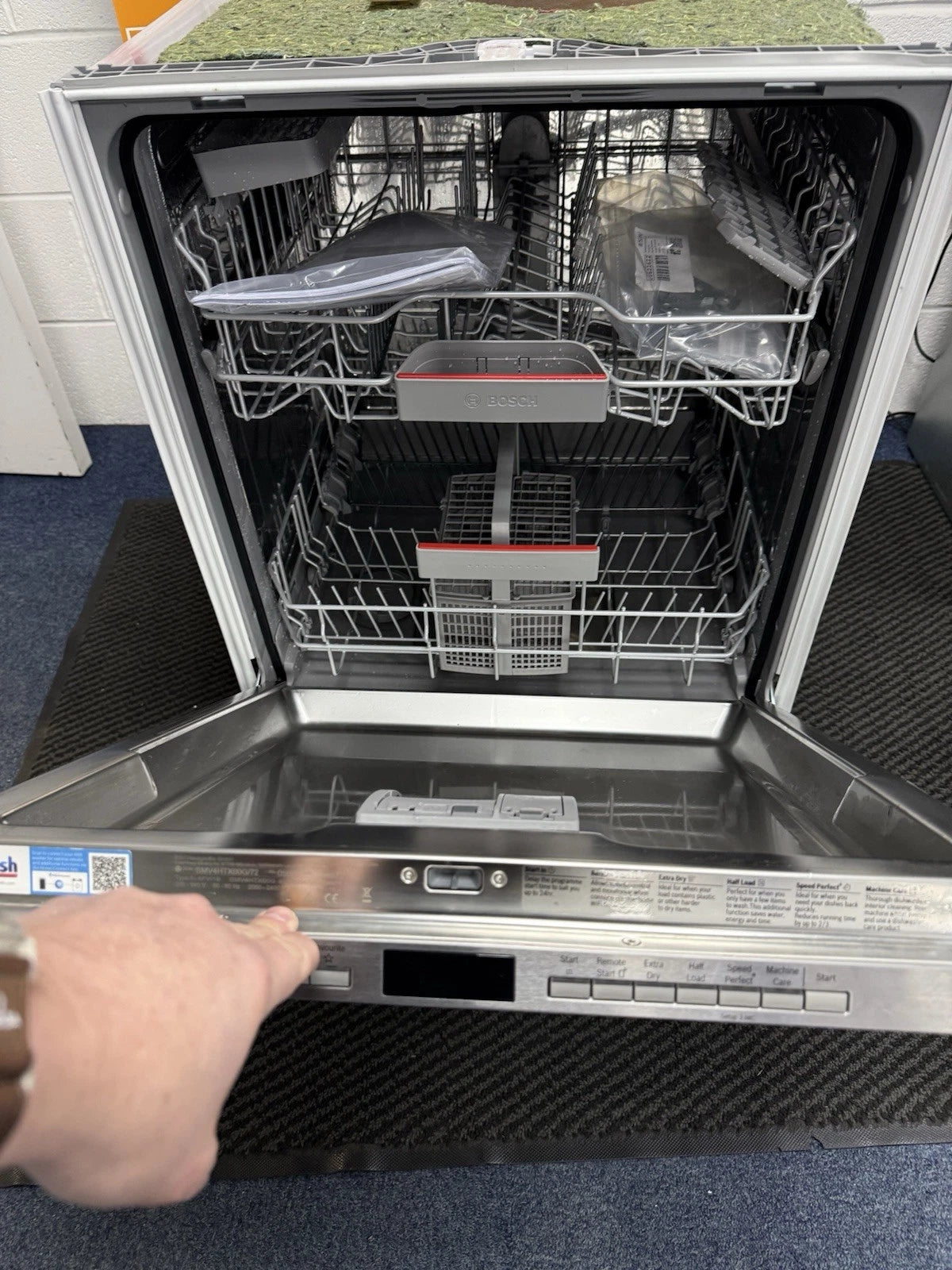 Bosch Series 4 SMV4HTX00G 13-Place Settings Integrated Dishwasher - D Rated - (Ex Display) - HW182727