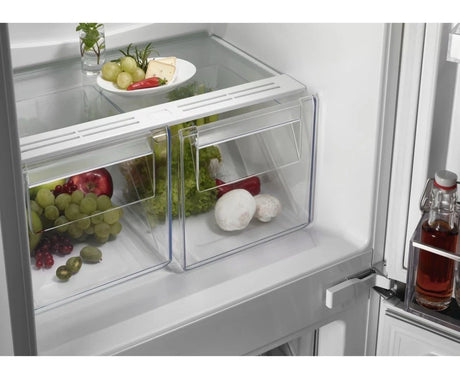 AEG 6000 TwinTech® OSC6N181ES (47) 177cm 70/30 Integrated Fridge Freezer with Sliding Door Hinge in White - E Rated - (ex display ) - HW182147